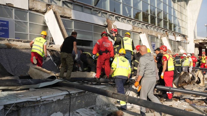 Sećanje na pad nadstrešnice